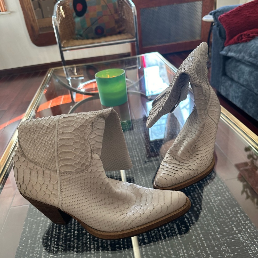 90s Vintage white  cowboy boots